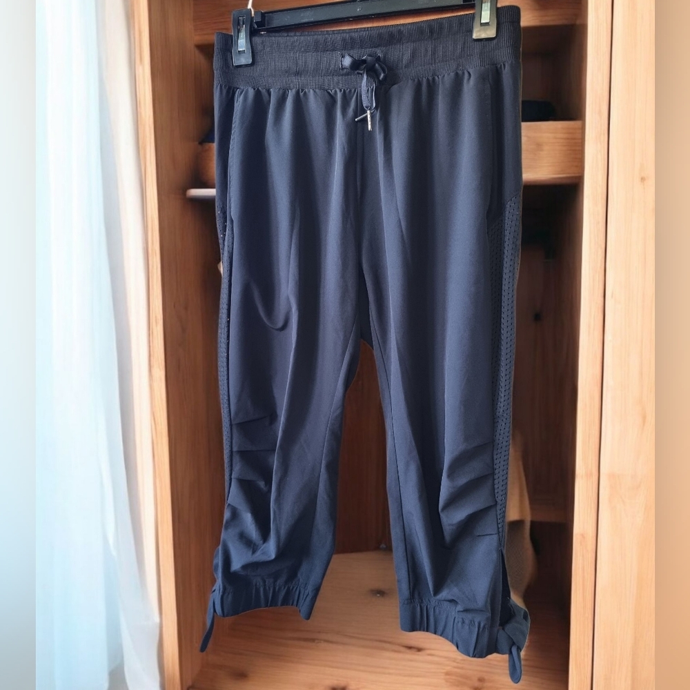 Kyodan Black Drawstring Lightweight Jogger Capris With Bottom Ties and Side Mesh